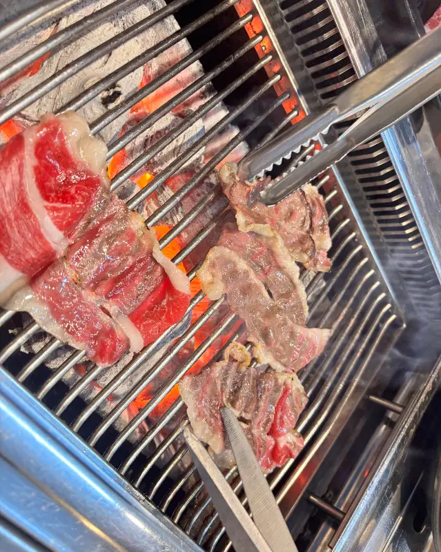 숯불에 구워 먹는 한우