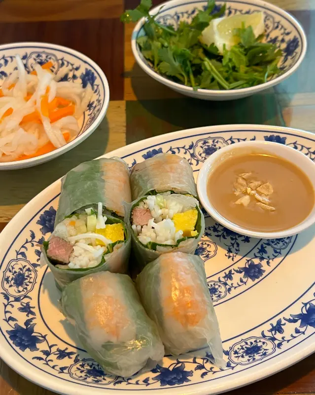 싱싱한 채소가 가득한 고이꾸온