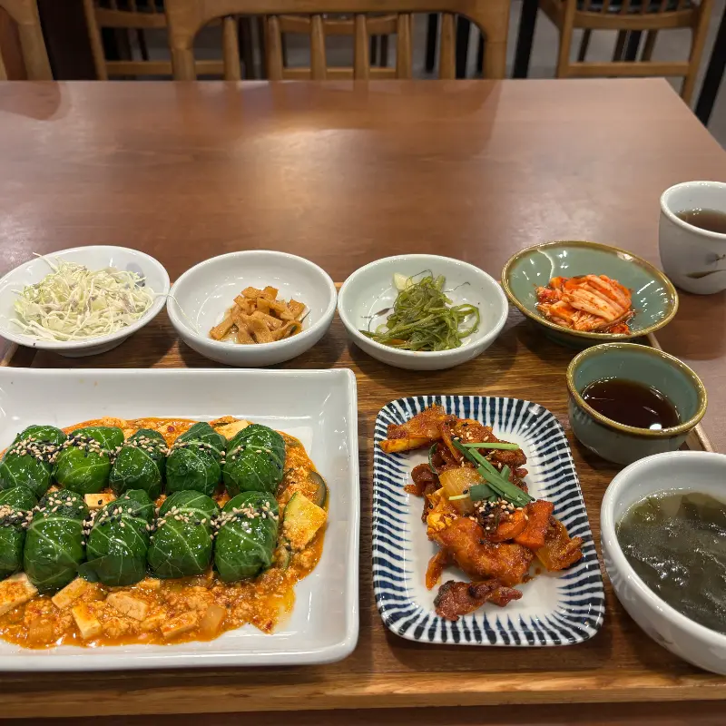 정갈한 쌈밥 한 상 차림