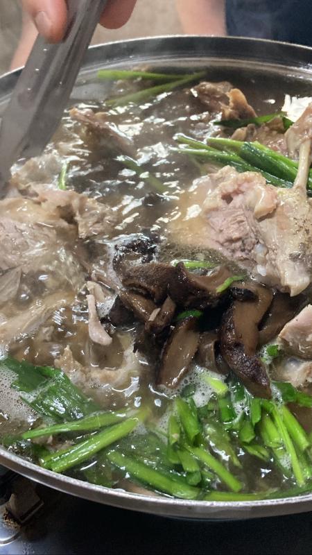 싱그러운 녹음이 가득한 주변 풍경