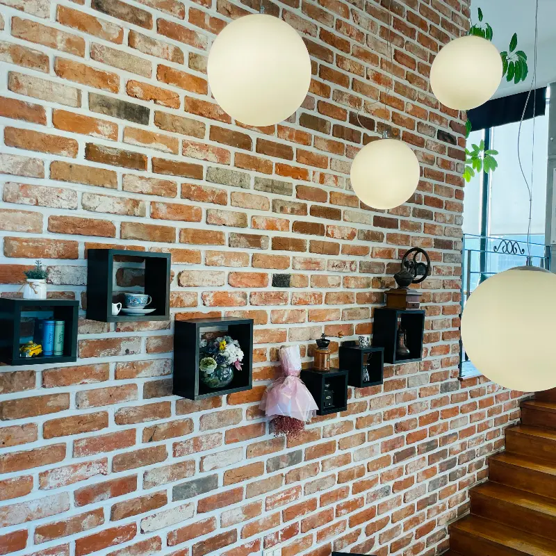 카페 내부 벽돌 인테리어