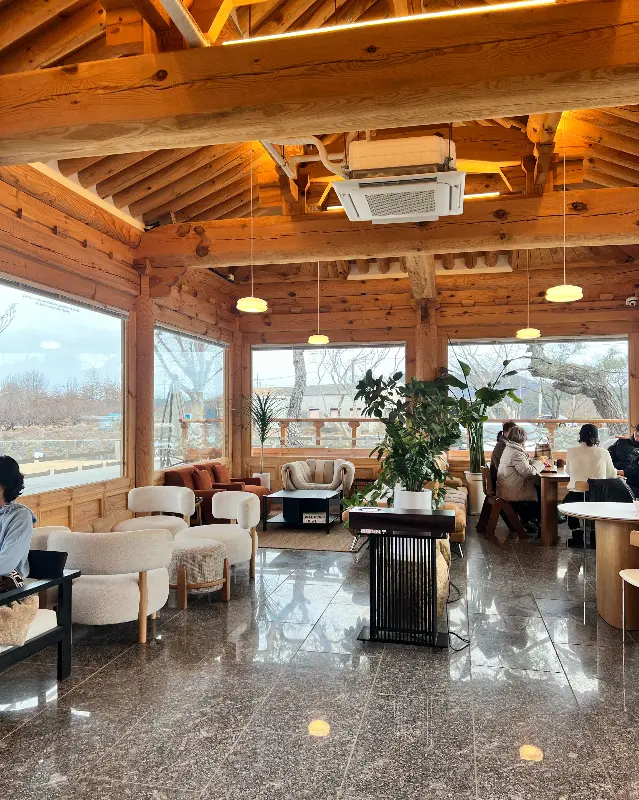 카페 내부