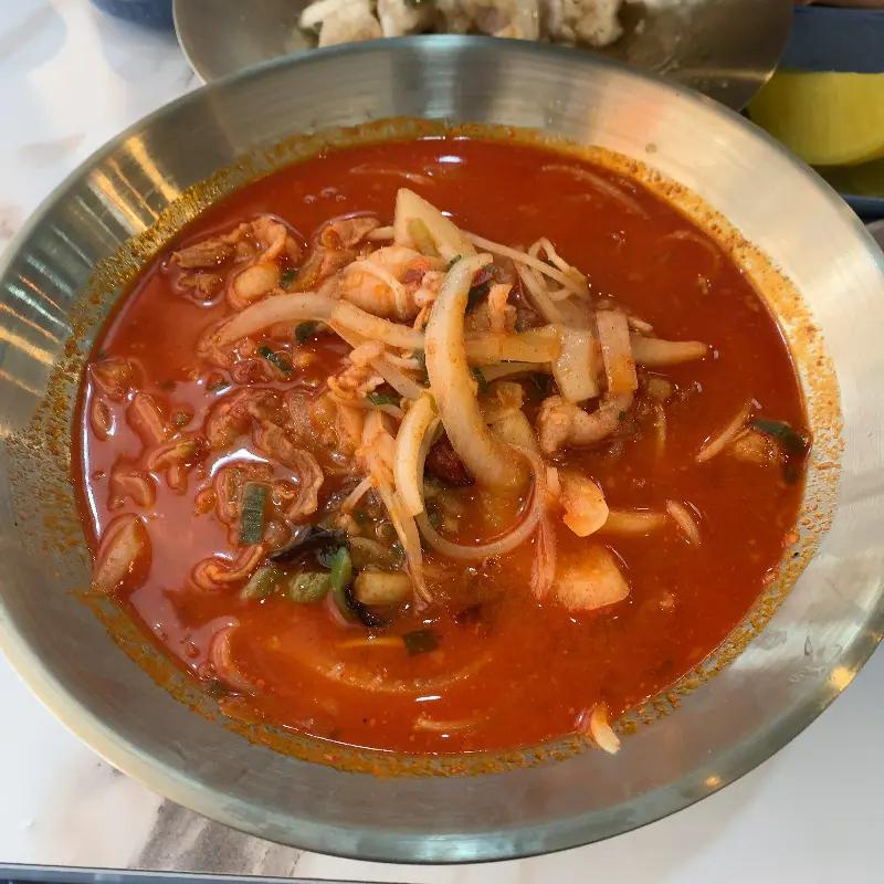 푸짐한 고기짬뽕