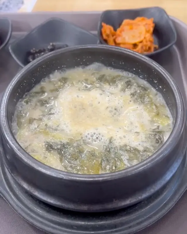 시래기가 가득 들어간 뚝배기 시래기국