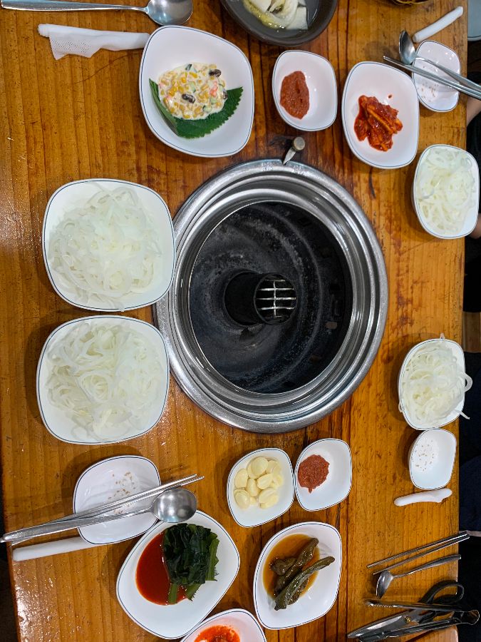 깔끔하게 차려진 밑반찬