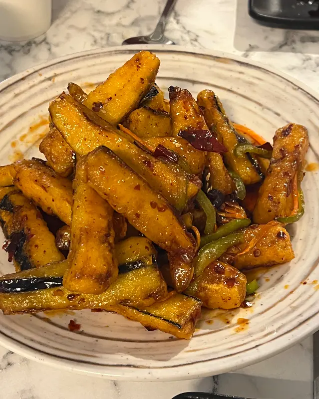 윤기가 흐르는 어향가지 요리