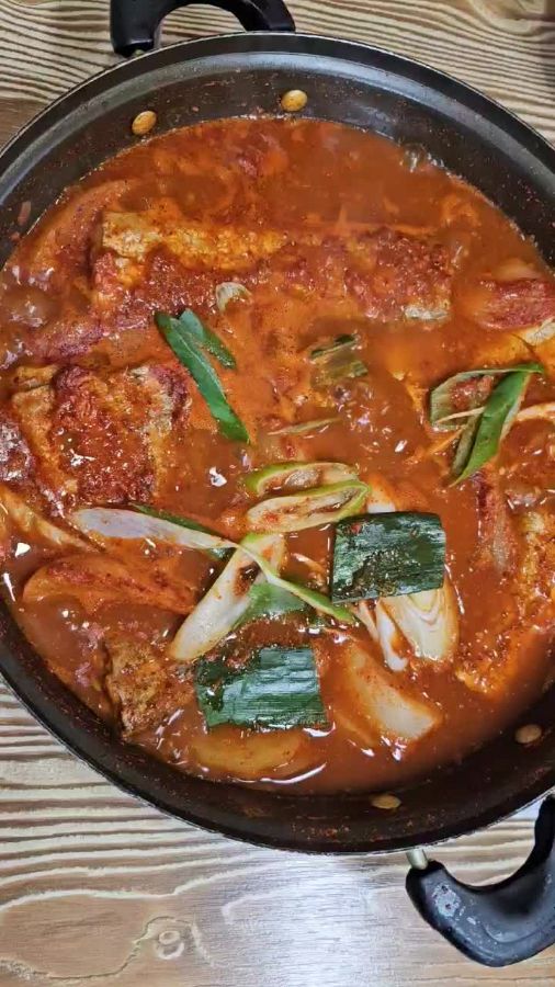 매콤한 양념이 돋보이는 병어조림