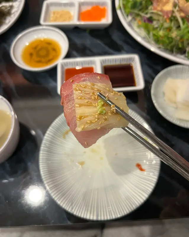 깻잎에 싸먹는 막회