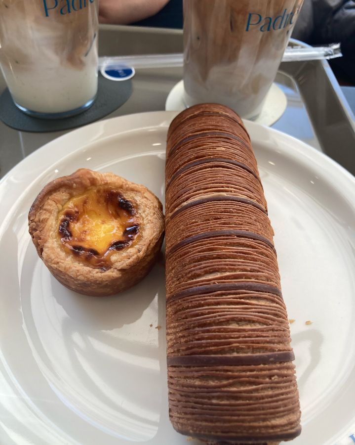 에그타르트와 빵, 라떼