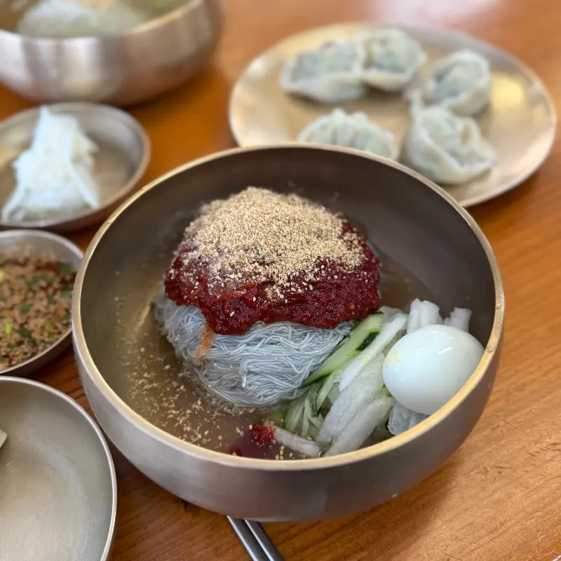 매콤달콤한 비빔냉면