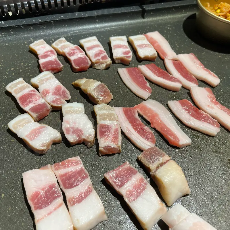 큼지막한 삼겹살