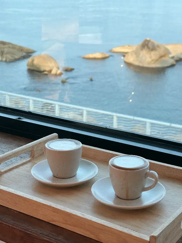 고래커피와 바다