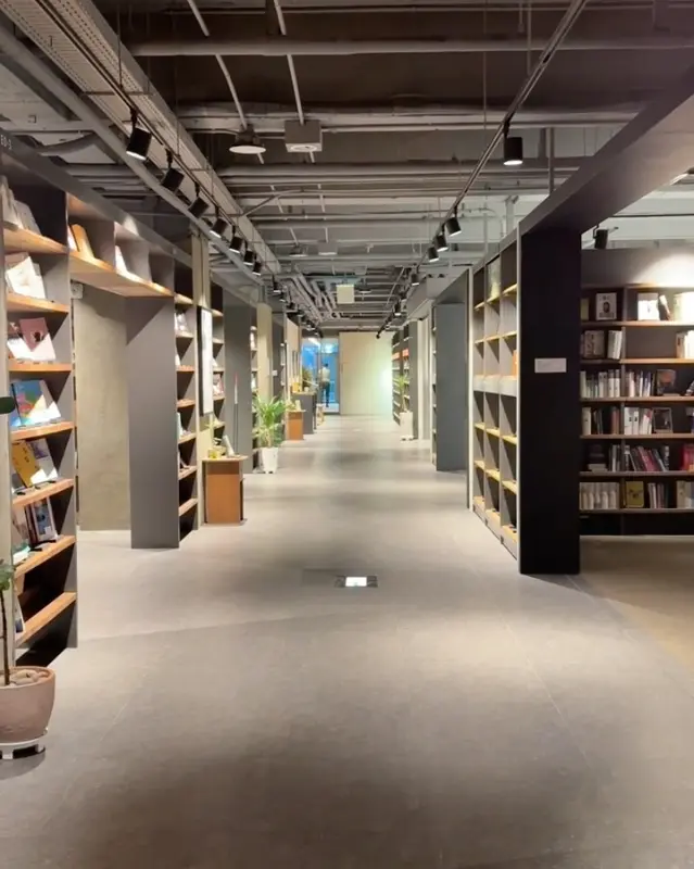 카페 꼼마 내부 인테리어