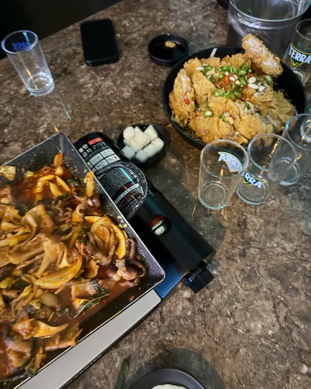 쭈꾸미볶음과 치킨