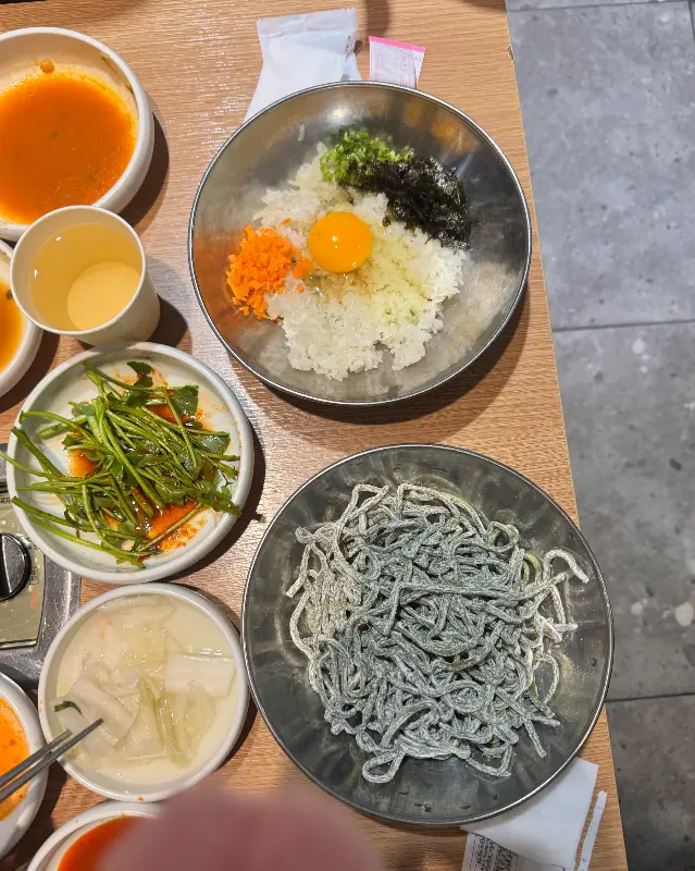 미나리 칼국수와 볶음밥