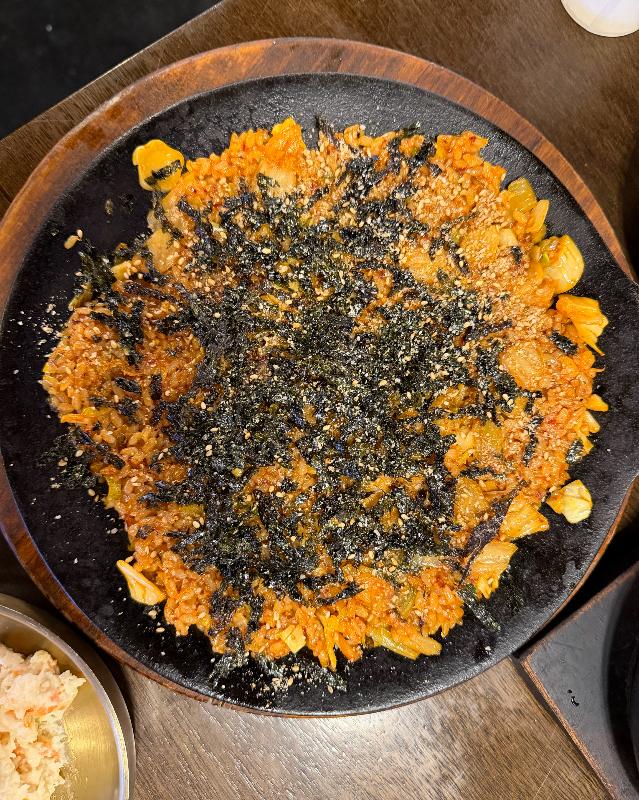 맛있는 닭갈비는 쌈으로도 즐겨보세요