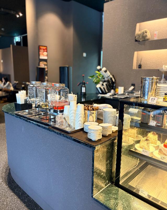 음료와 디저트 쇼케이스