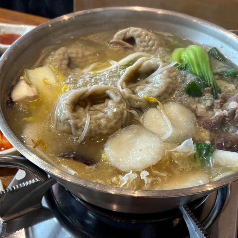 옹심이와 만두가 듬뿍 들어간 전골