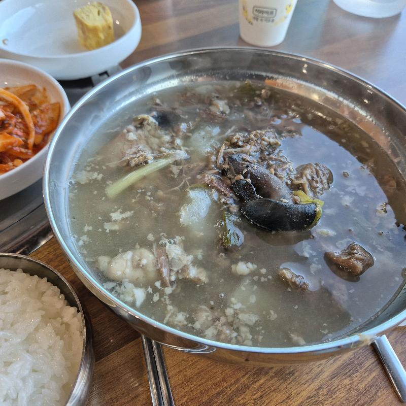 능이버섯이 들어간 능이소고기국