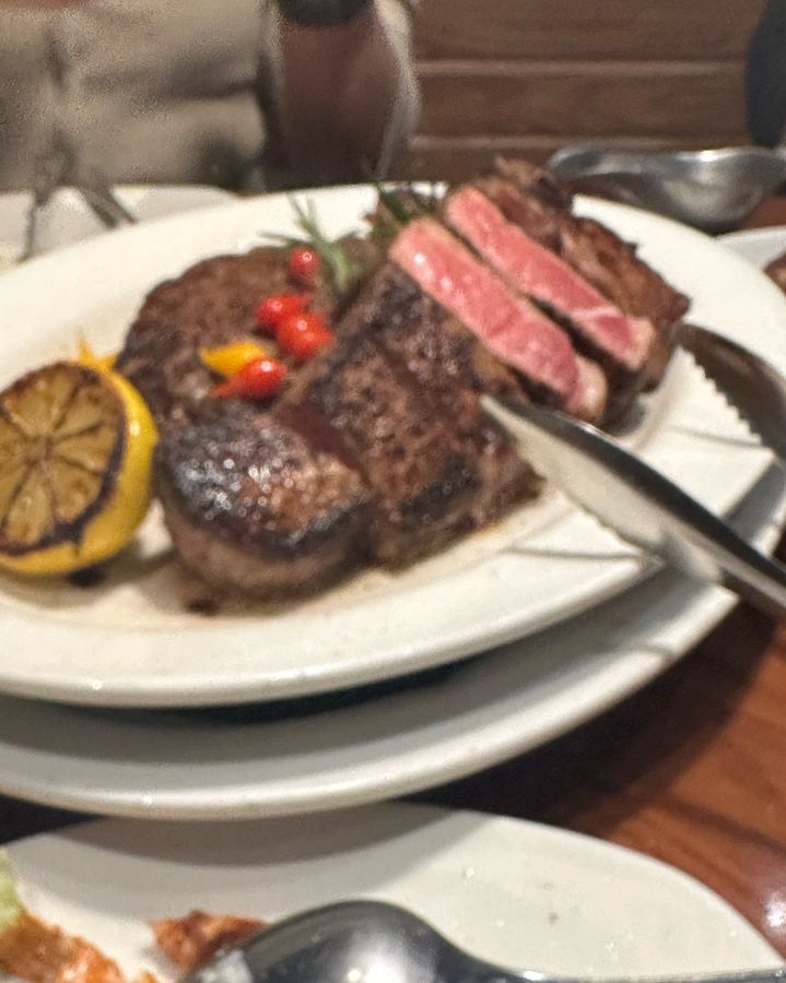 런치 펩퍼콘 스트립로인 스테이크