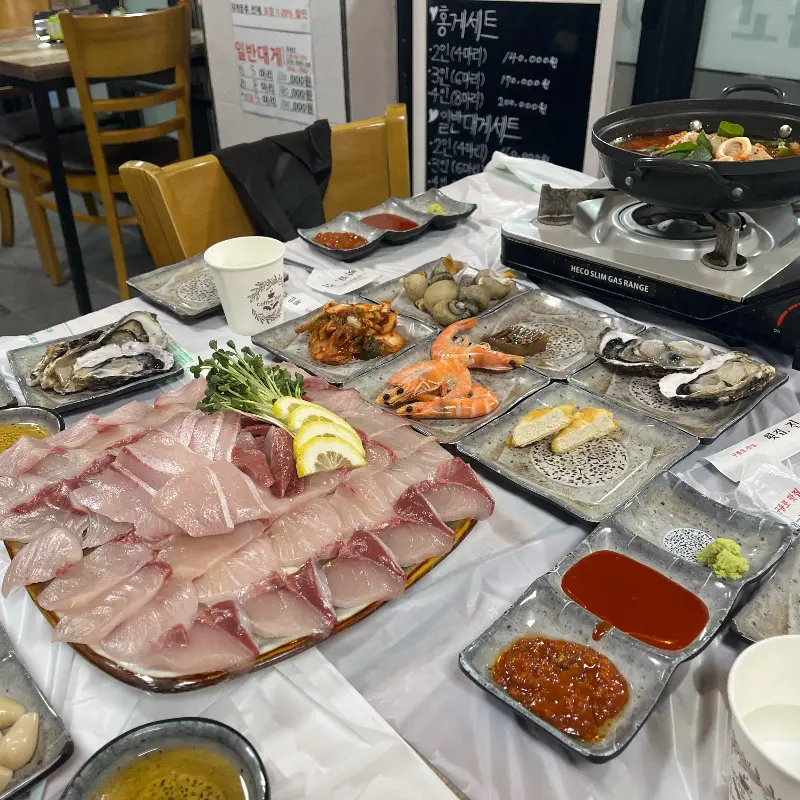횟집진 한 상차림