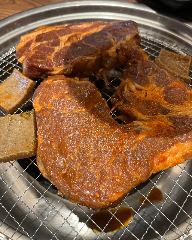 두툼한 스테이크 갈비