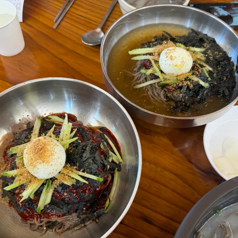 윤기가 흐르는 촉촉한 한돈 수육