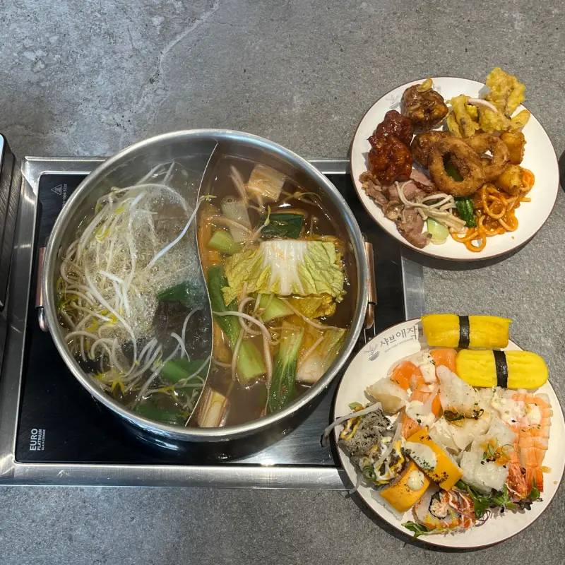 샤브샤브와 샐러드바 음식