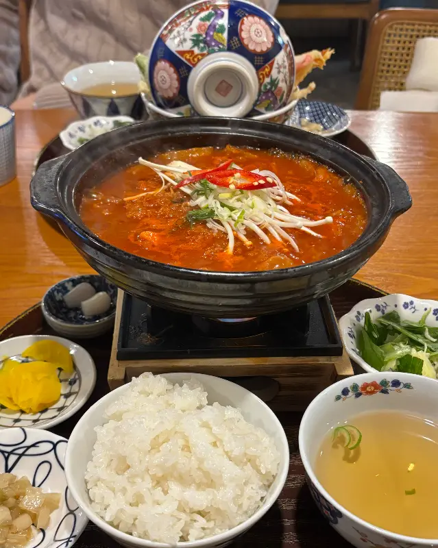 김치가 듬뿍 들어간 얼큰 김치 우동