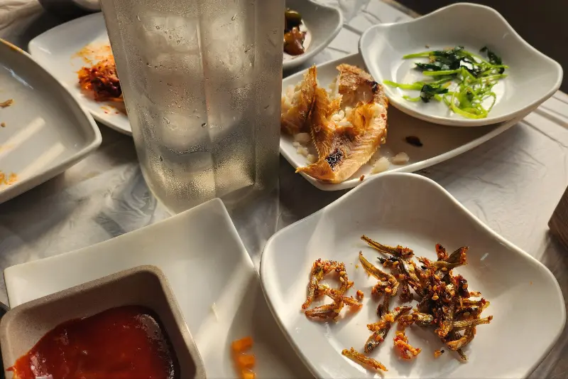 식사 후 남은 반찬들