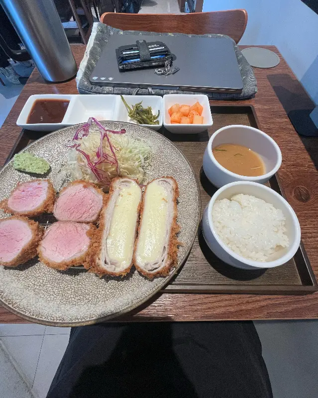 츠야카츠의 정갈한 한 상 차림