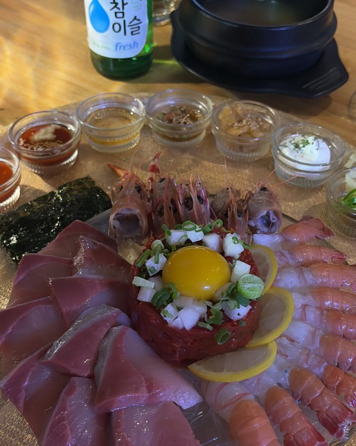 다양한 메뉴 구성이 돋보이는 한 상