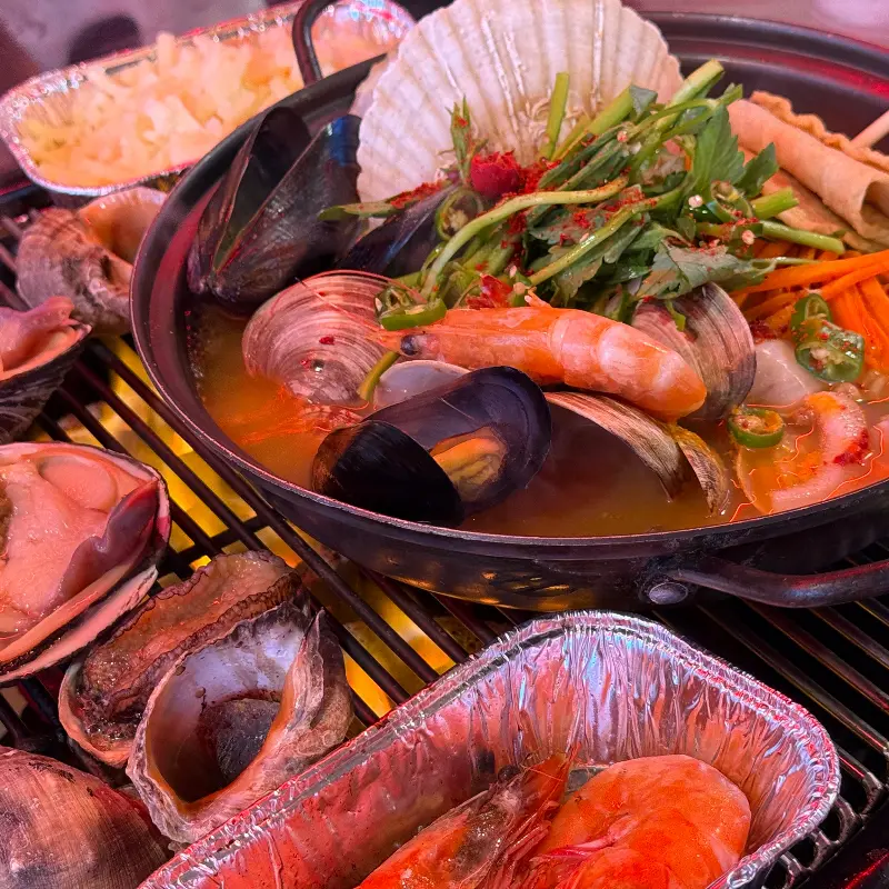 해산물 가득한 냄비