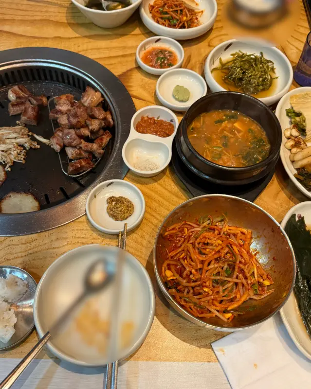 잘 구워진 삼겹살