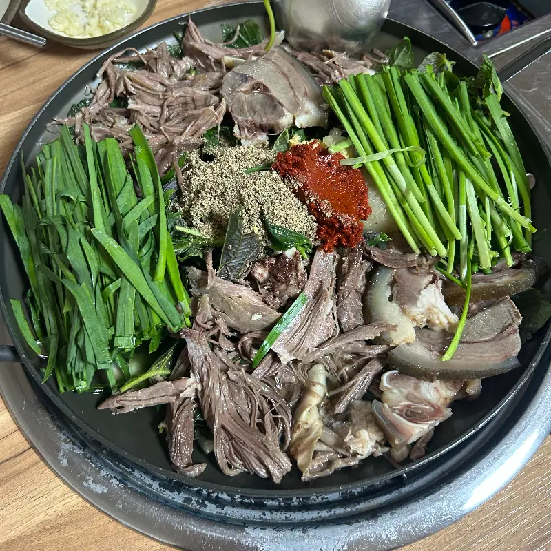 흑염소 전골 재료