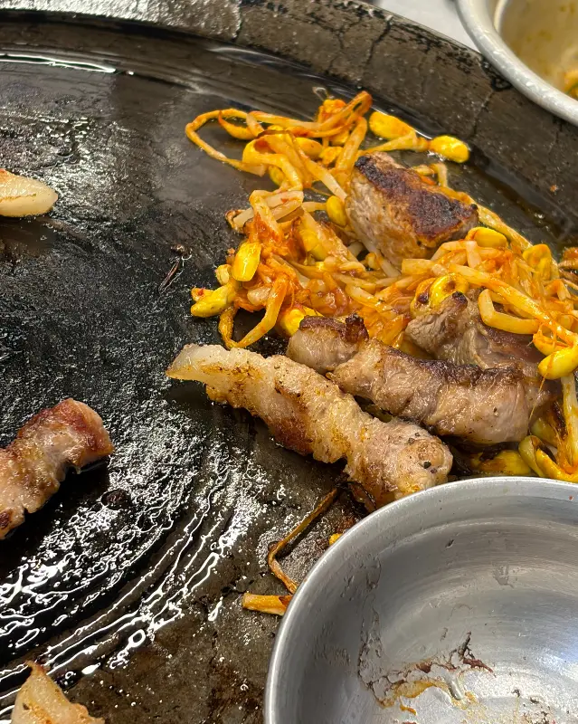 노릇노릇 구워진 삼겹살