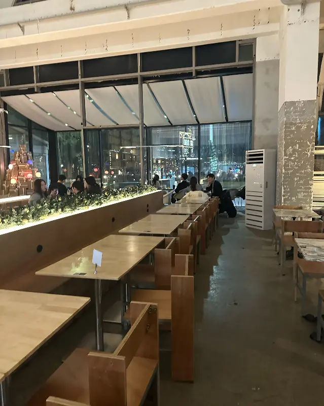 카페 내부 테이블