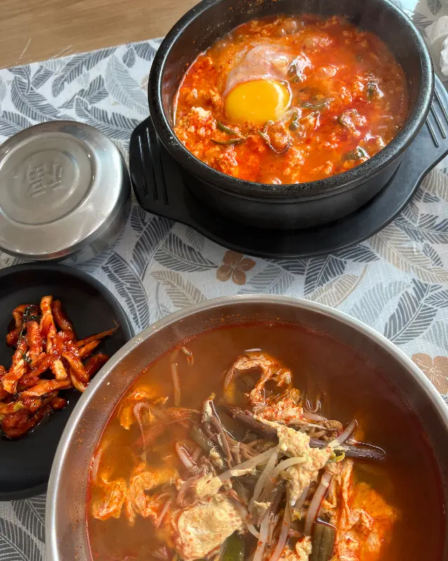 황태해장국과 해물 순두부찌개