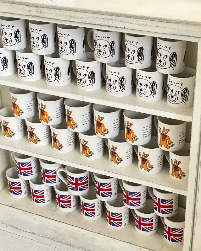 다양한 디자인의 머그컵