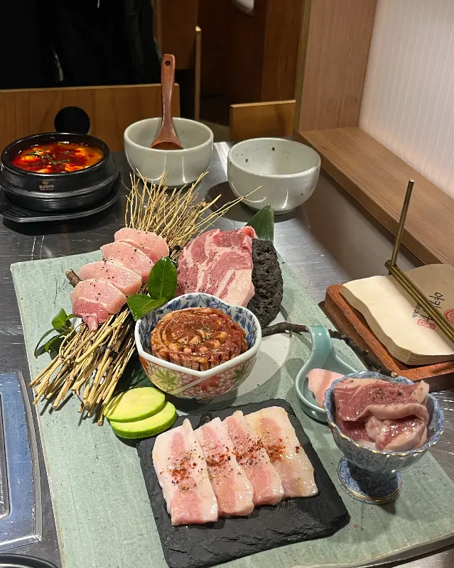 현무암 가라아게와 흑돼지 모둠