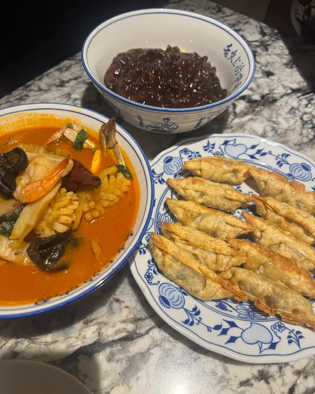 짜장면과 군만두