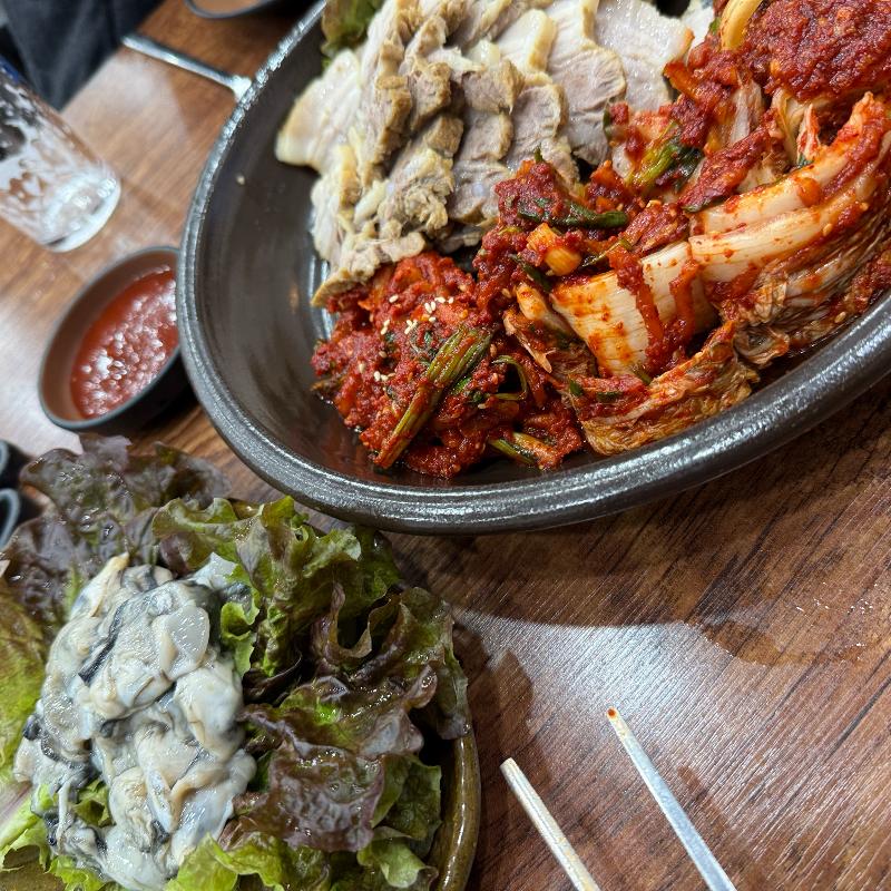 푸짐하게 차려진 한상차림