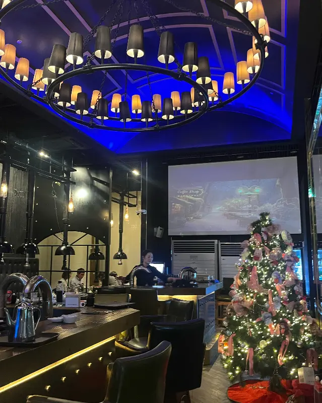 연말 분위기를 더하는 트리 장식