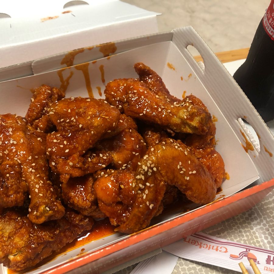 윤기가 흐르는 양념 윙봉