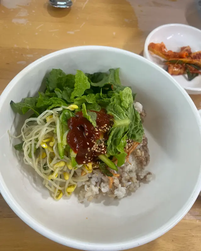 푸짐한 양을 자랑하는 순자강의 보리밥