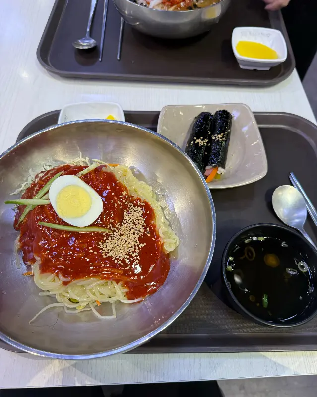 쫄면과 꼬마김밥