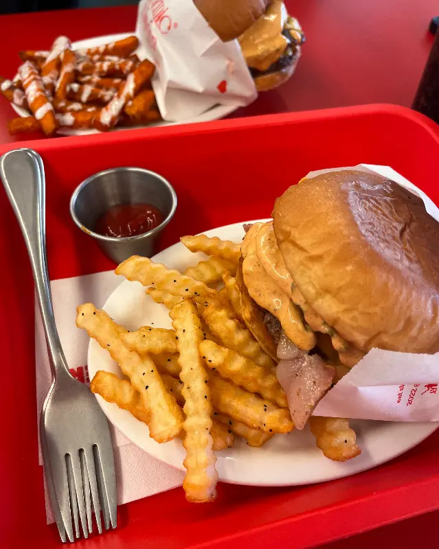 햄버거와 감자튀김