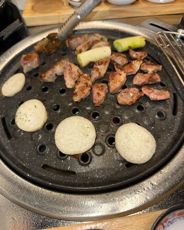 푸짐한 고기 한 상