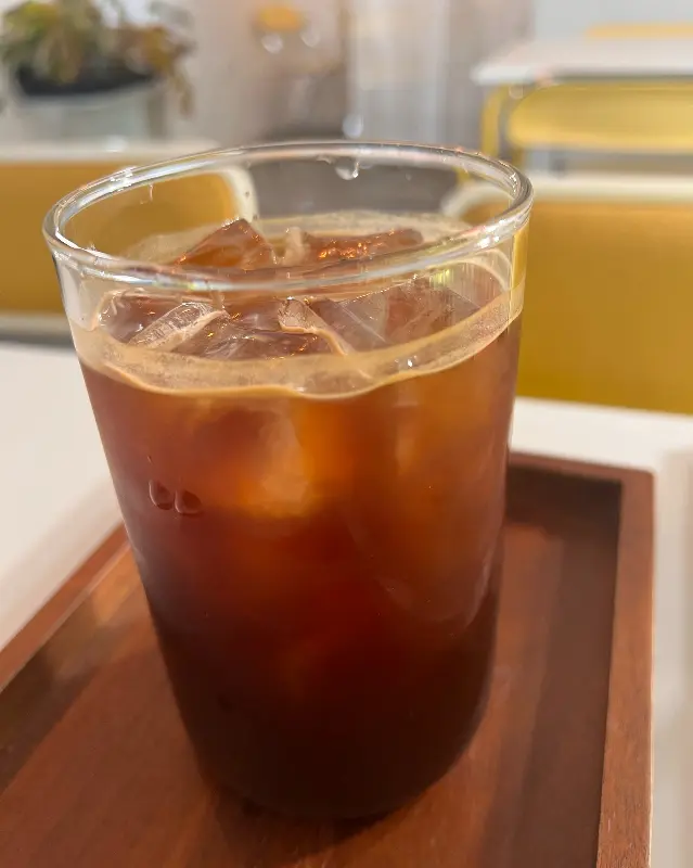 달콤한 바나나 크림 라떼의 부드러운 풍미