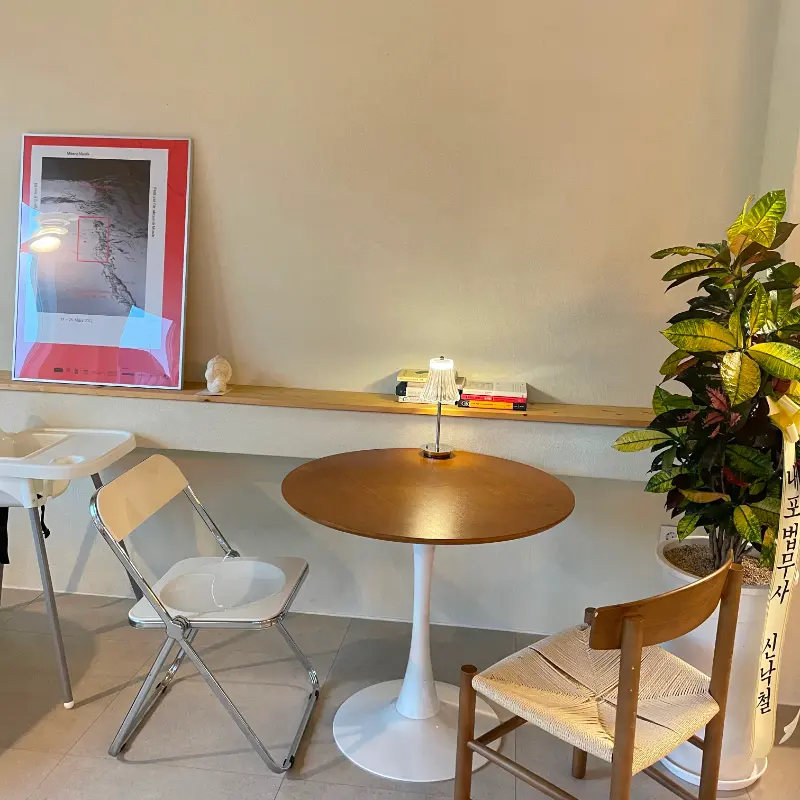 카페 내부 인테리어